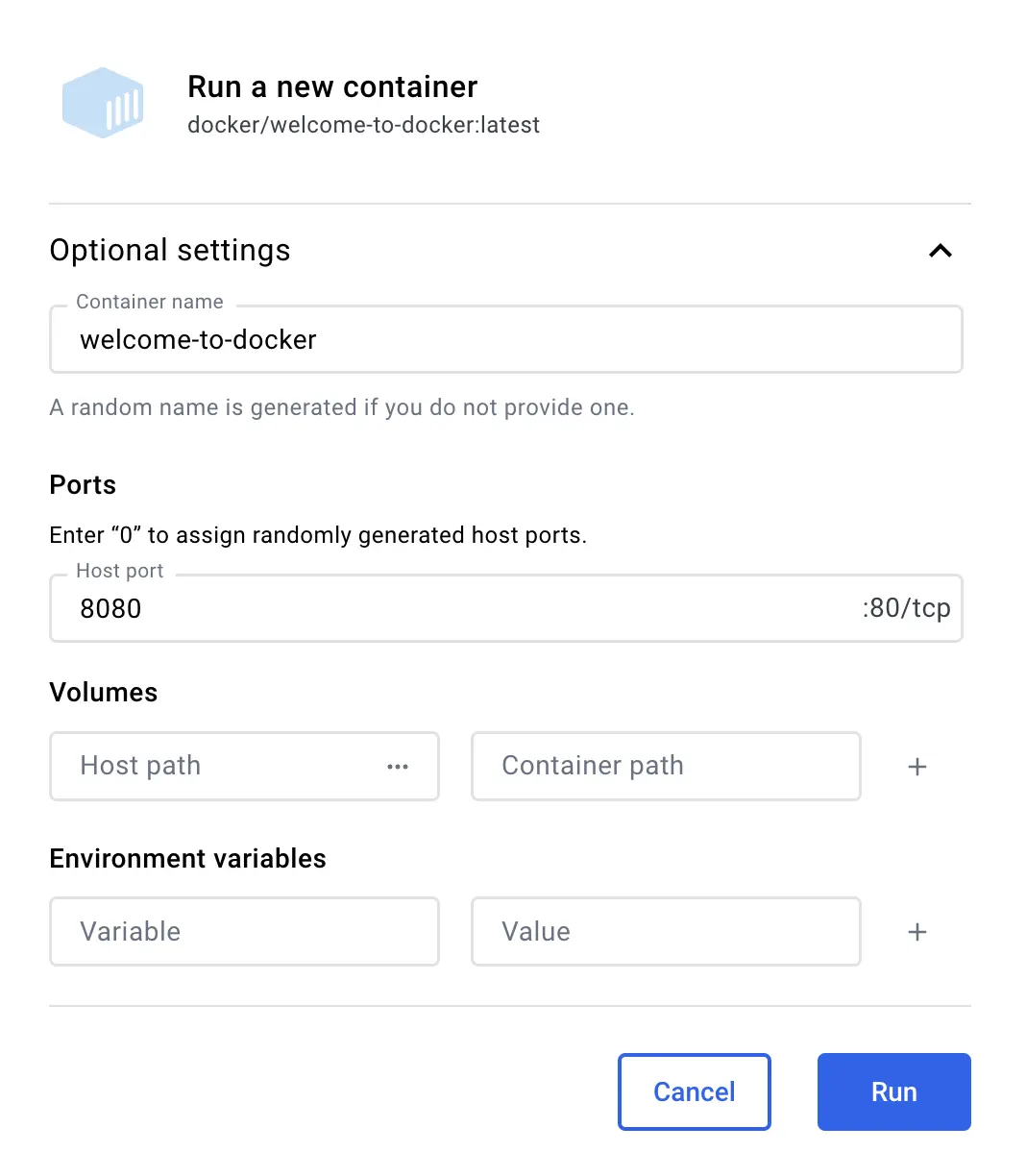 Docker 仪表板的屏幕截图显示了容器运行对话框，其中输入了welcome-to-docker 作为容器名称，并指定了 8080 作为端口号