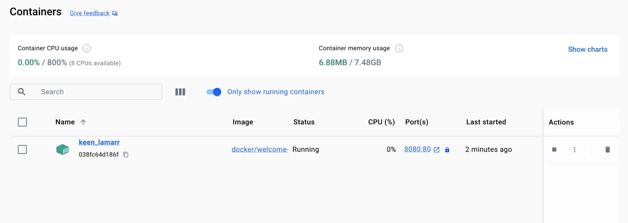 Docker Desktop GUI 的容器视图的屏幕截图,显示了在主机端口 8080 上运行的欢迎使用 Docker 容器